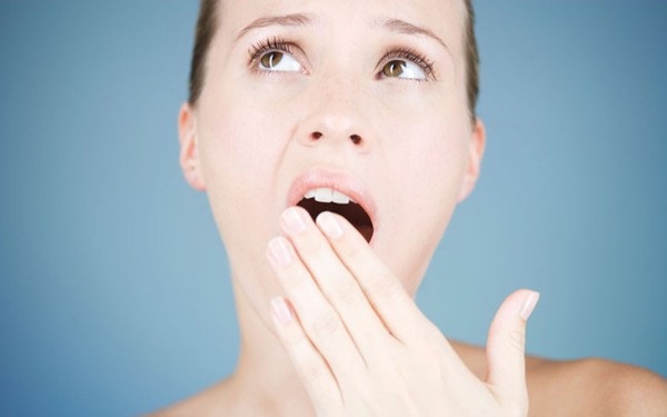 Làm răng sứ có gây hôi miệng không?